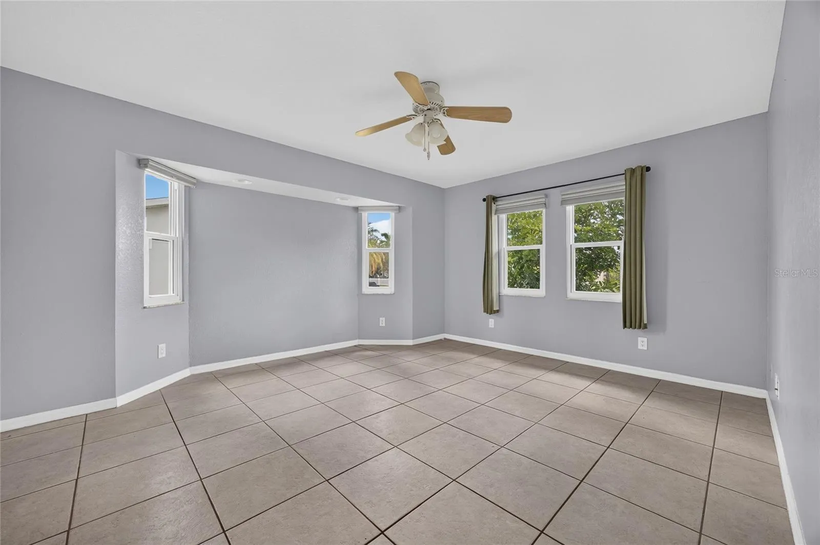881 RIVIERA LN NW, photo 22