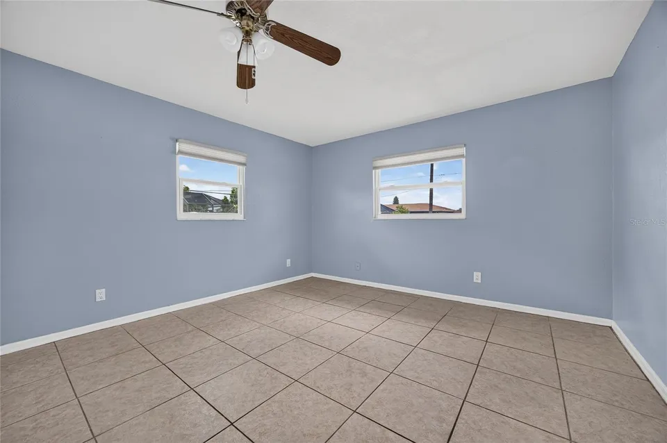 881 RIVIERA LN NW, photo 27