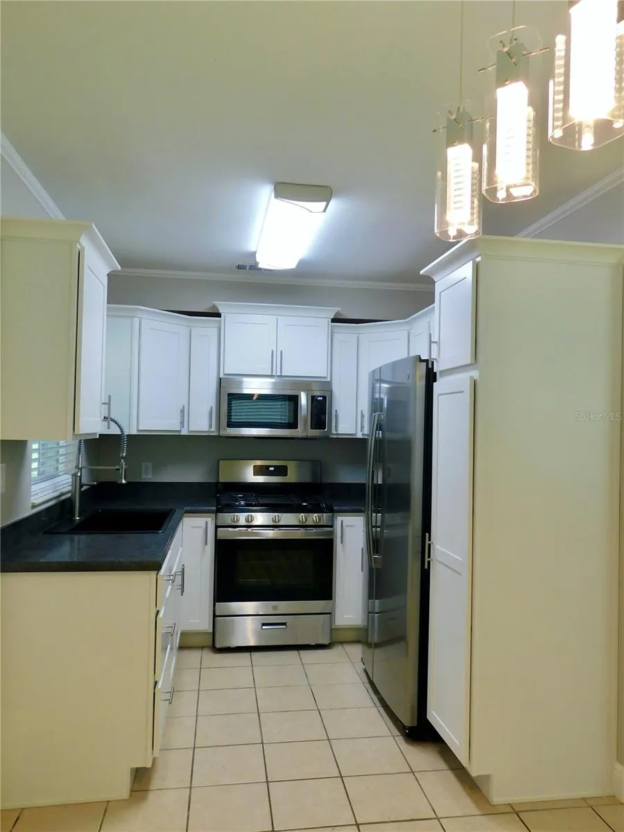 921 NE 13TH AVE, photo 17