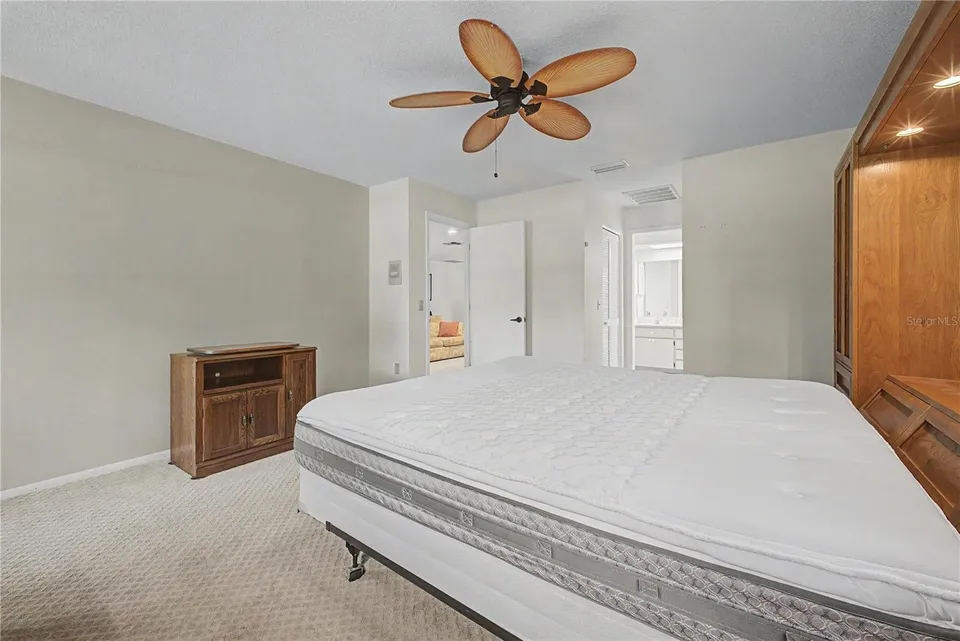 7088 CROWN OAKS DR, photo 29