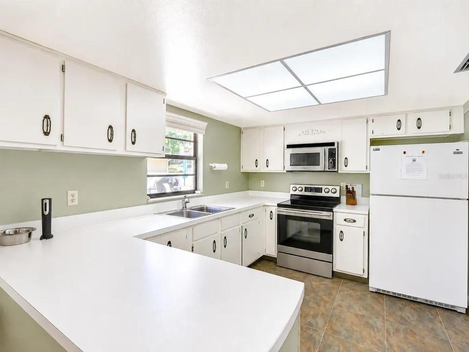 100 S TREMAIN ST #G2, photo 34