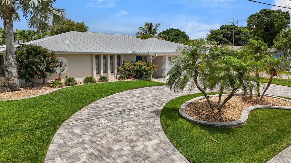 5215 PELICAN BLVD, photo 1