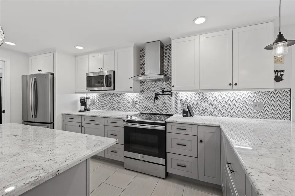 5215 PELICAN BLVD, photo 14