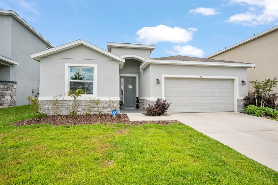 4372 SW 56TH PL, photo 2