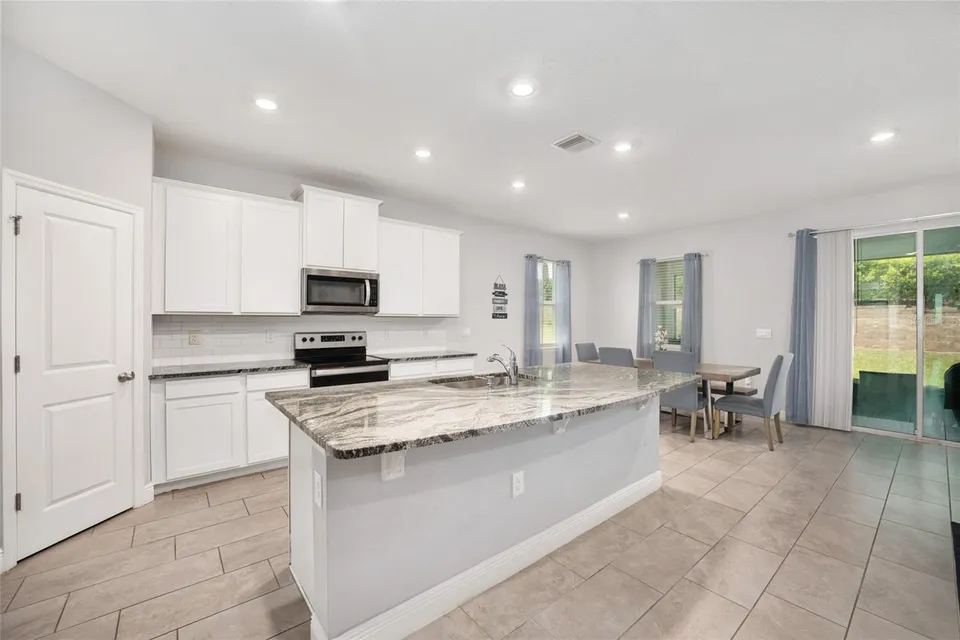 4372 SW 56TH PL, photo 17