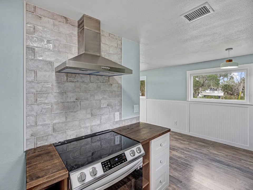 5633 ESSEX WAY, photo 9