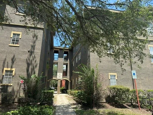 102 VISTA VERDI CIR #124, photo 4