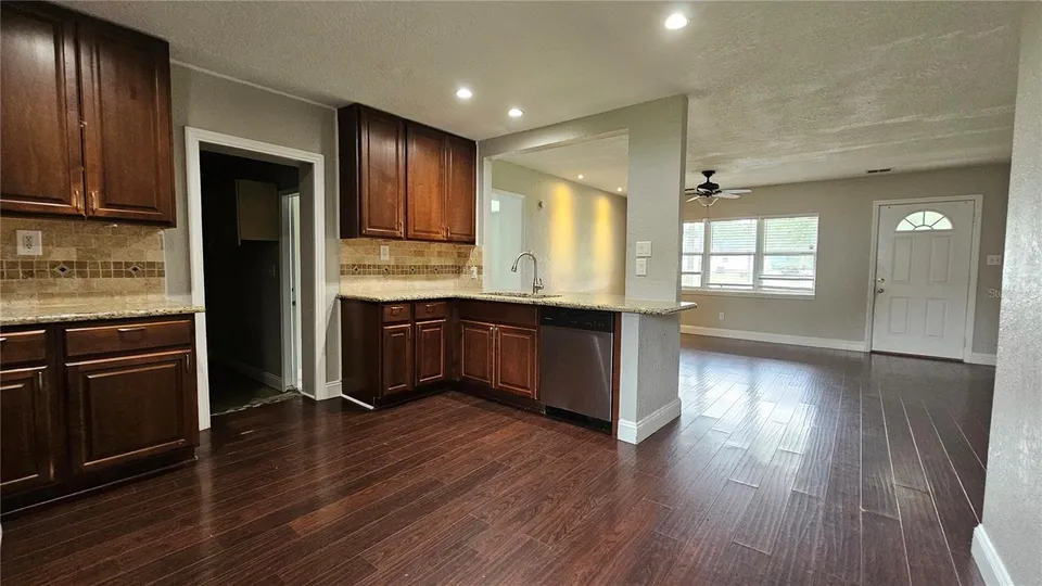 314 WOODLAND DR, photo 10