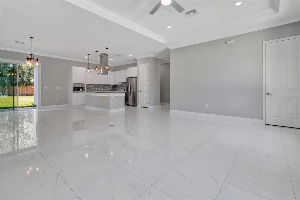 319 WATER SHORE DR, photo 5