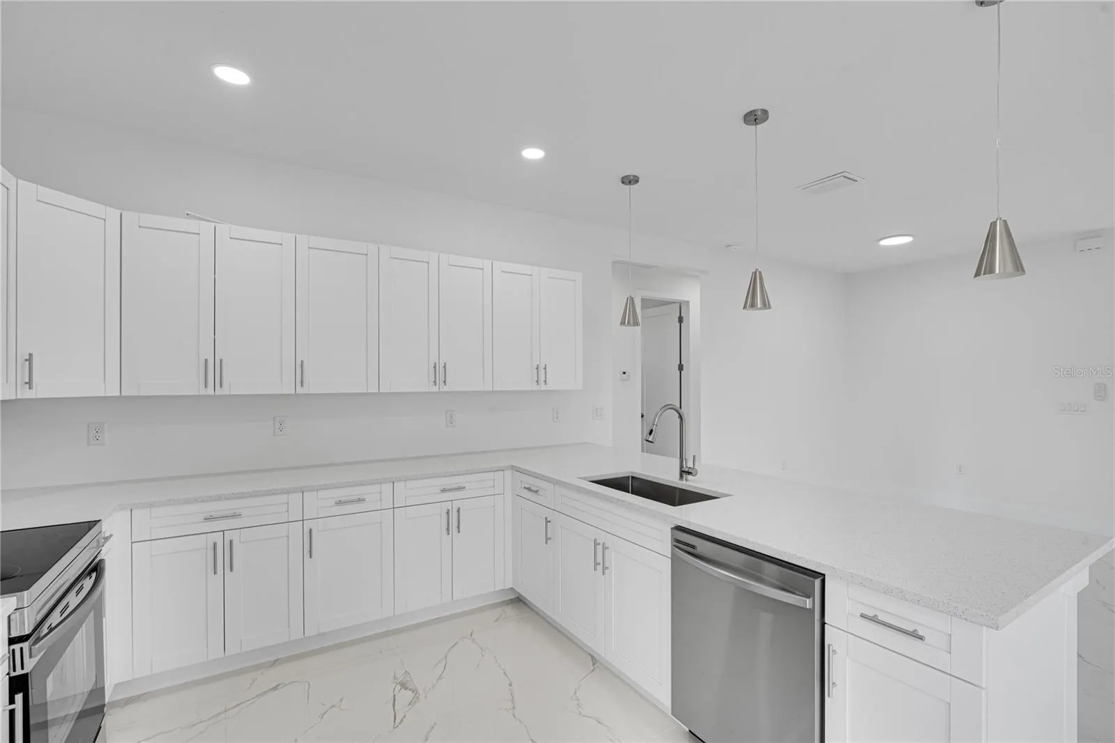 153 AUSTRALIAN DR, photo 8