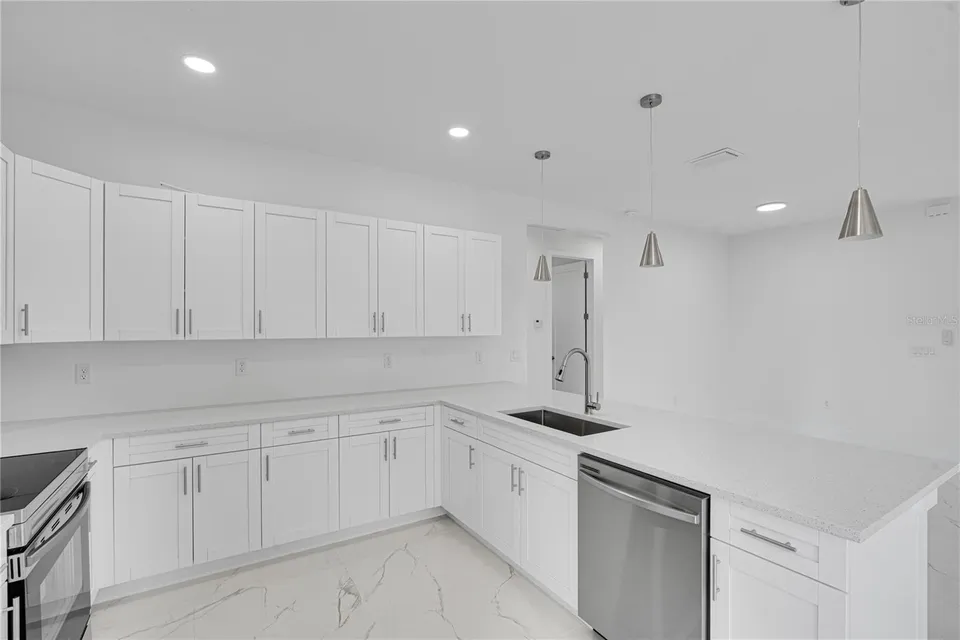 153 AUSTRALIAN DR, photo 8