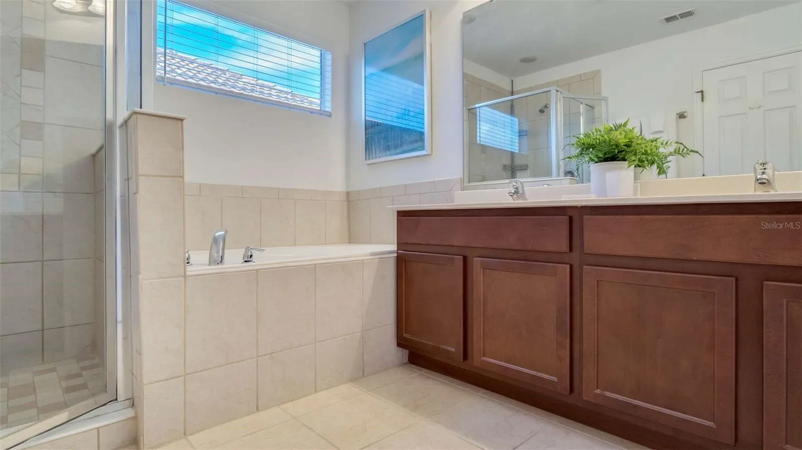 430 LAS FUENTES DR, photo 3