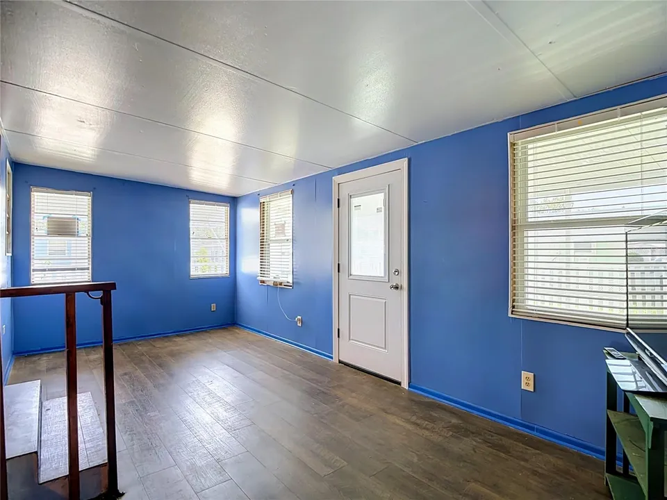 39032 OLA AVE, photo 7
