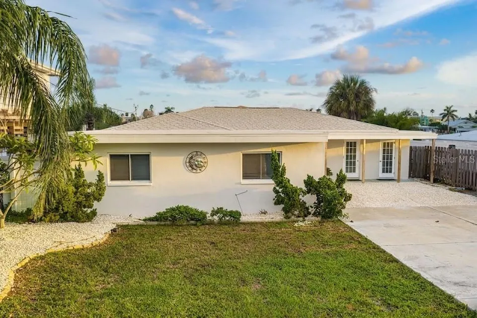 337 LA HACIENDA DR, photo 2