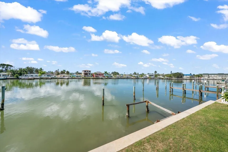 337 LA HACIENDA DR, photo 5