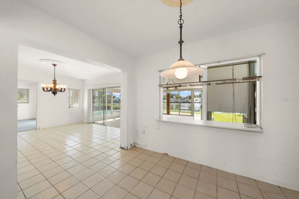 337 LA HACIENDA DR, photo 14