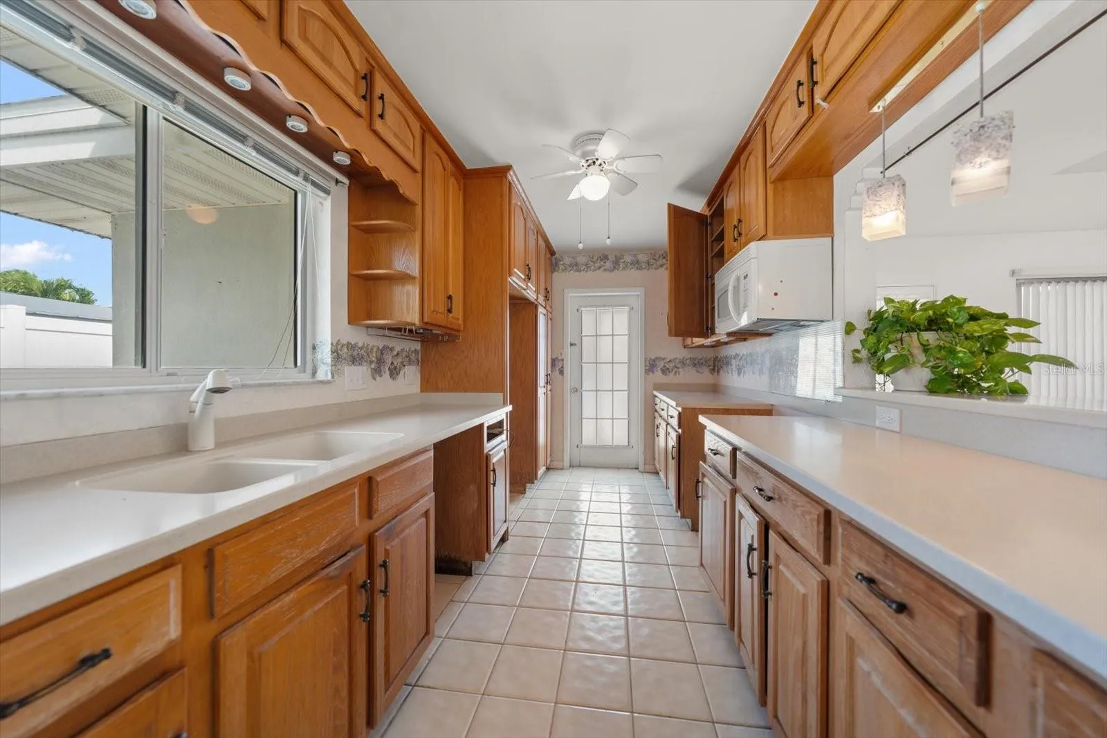 337 LA HACIENDA DR, photo 15