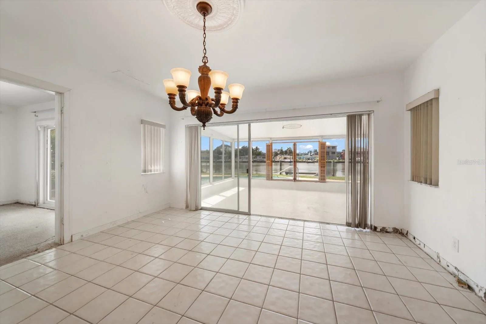 337 LA HACIENDA DR, photo 16