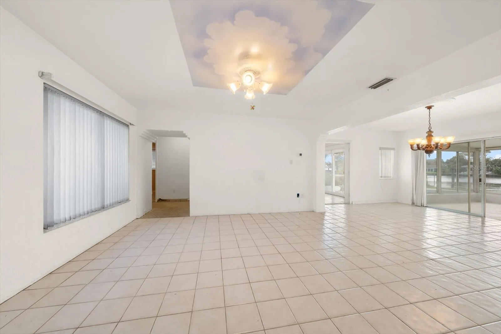 337 LA HACIENDA DR, photo 17