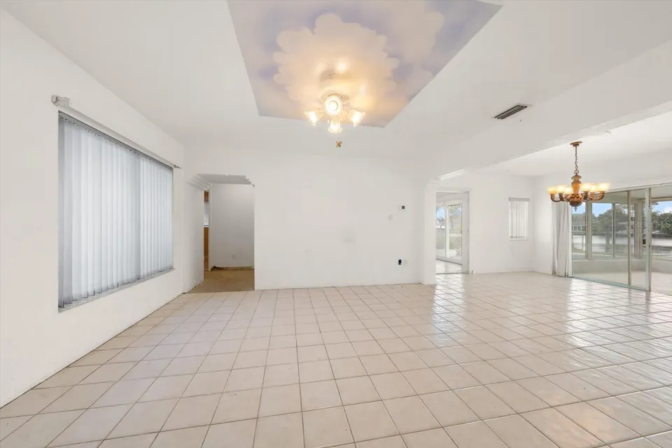 337 LA HACIENDA DR, photo 17