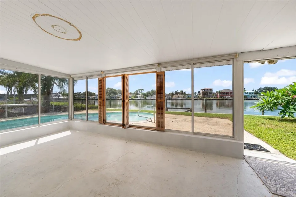 337 LA HACIENDA DR, photo 20