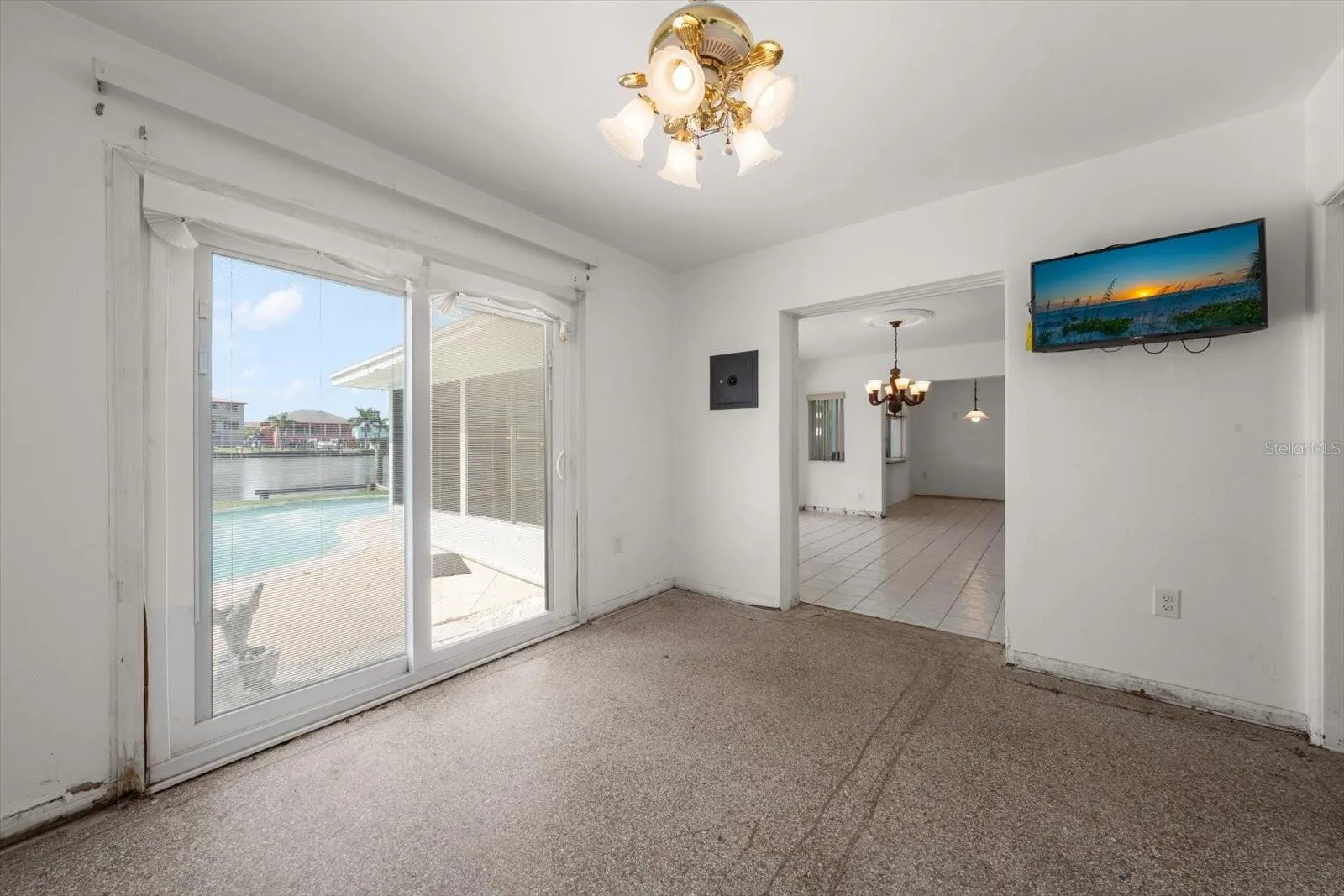 337 LA HACIENDA DR, photo 24