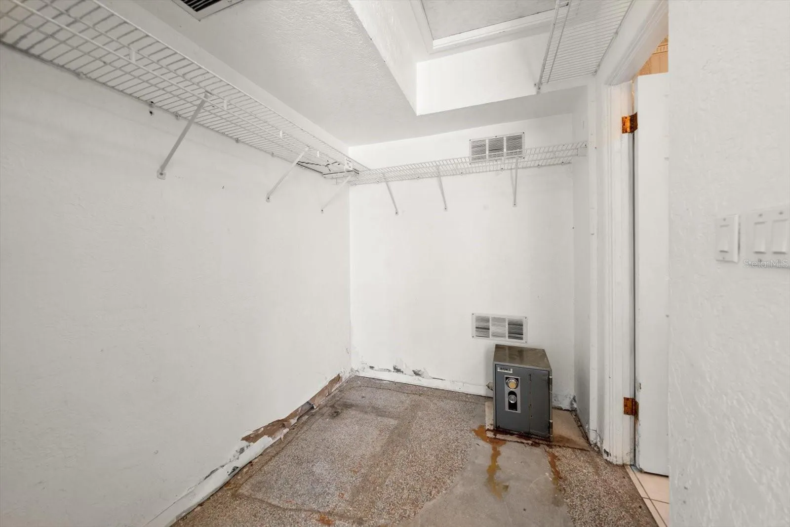 337 LA HACIENDA DR, photo 25