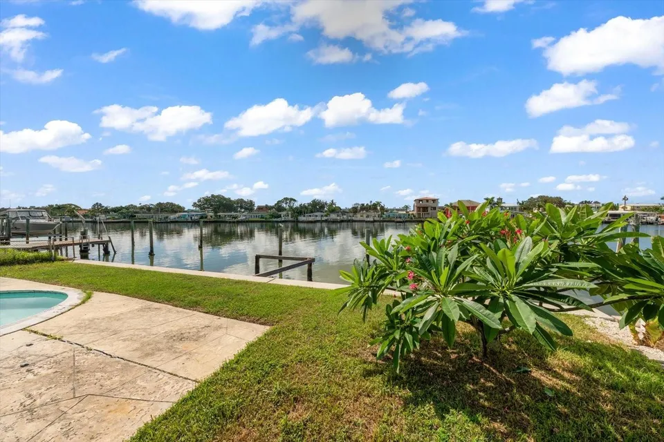 337 LA HACIENDA DR, photo 43