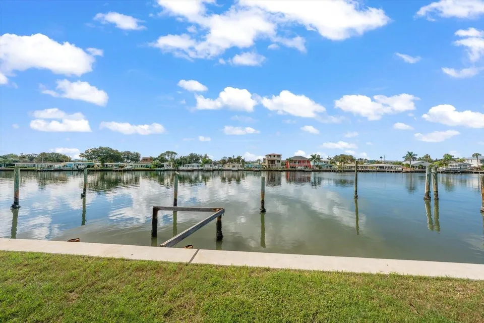 337 LA HACIENDA DR, photo 44