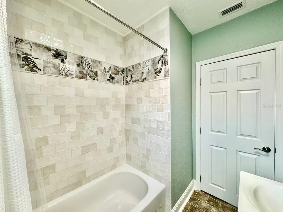 5907 N OLA AVE, photo 21