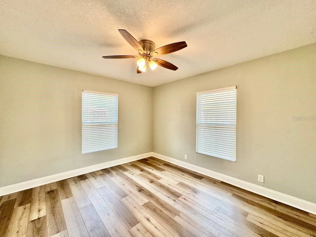5907 N OLA AVE, photo 23