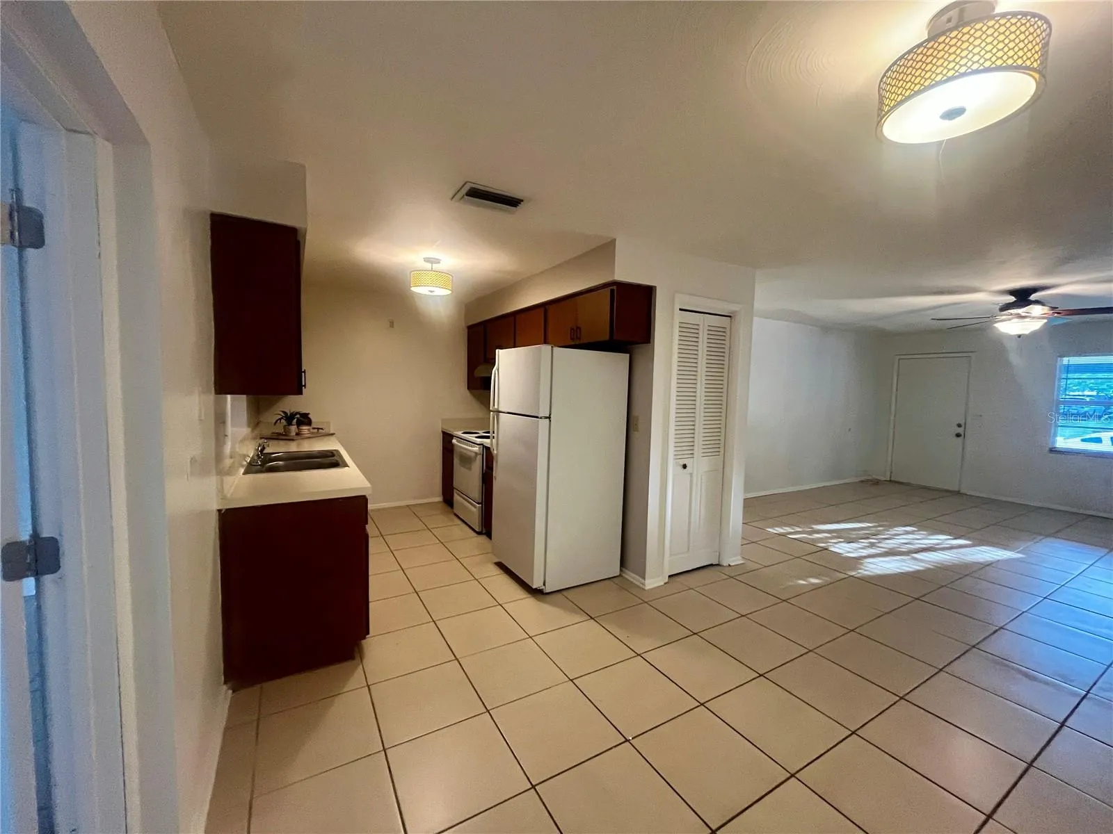 705 BAYOU AVE, photo 5
