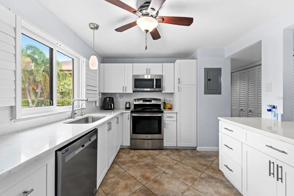875 S VILLAGE DR N #101, photo 12
