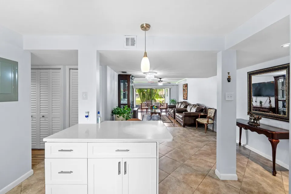875 S VILLAGE DR N #101, photo 25