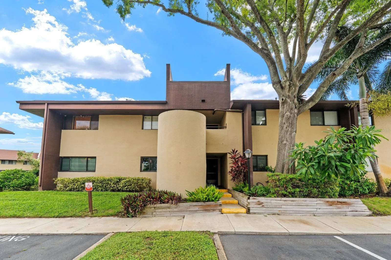 875 S VILLAGE DR N #101, photo 39