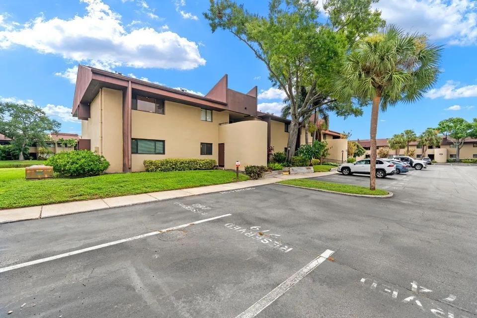 875 S VILLAGE DR N #101, photo 40
