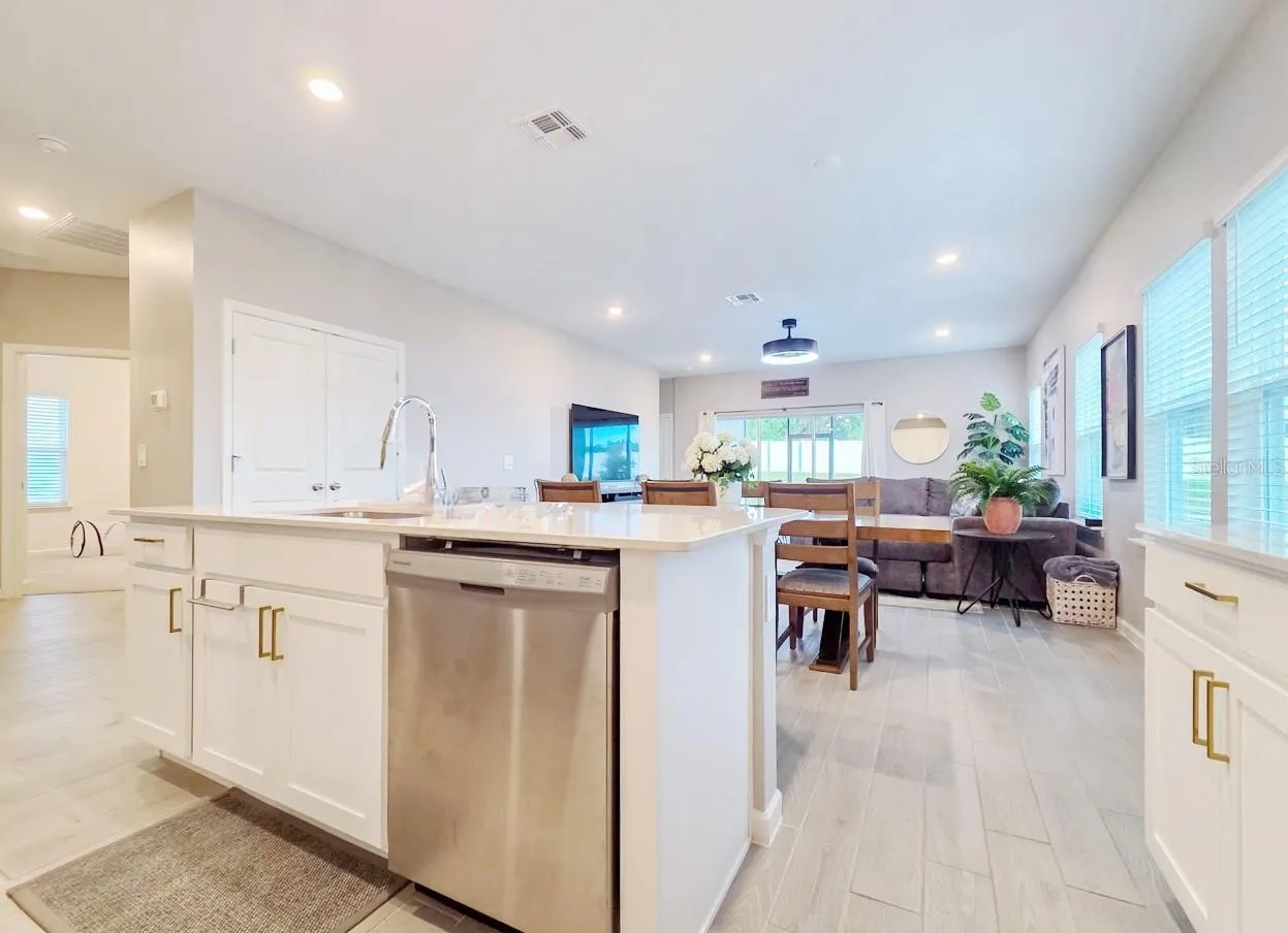 3294 NE 38TH LN, photo 8