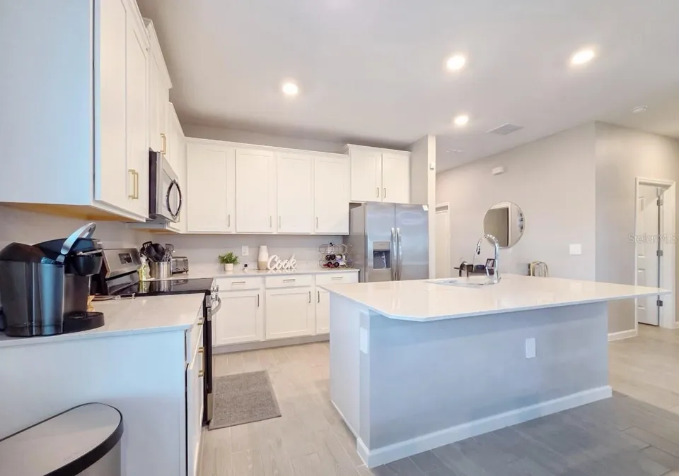 3294 NE 38TH LN, photo 9