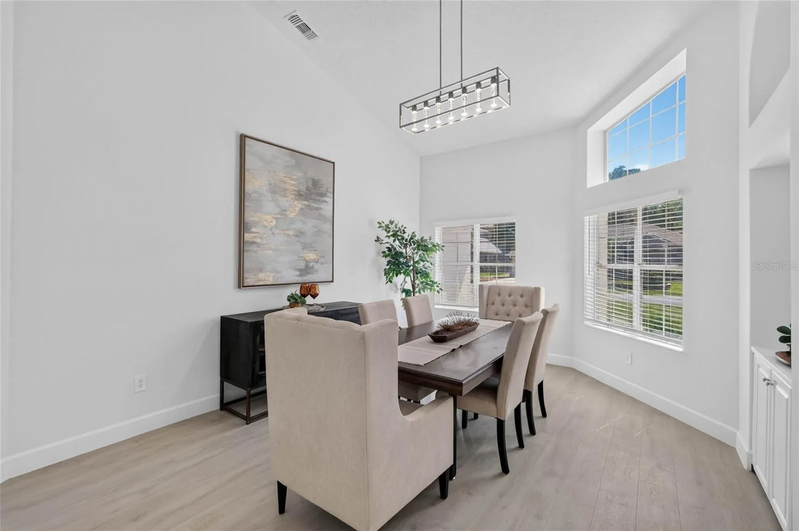 107 LINDSAY DR, photo 8