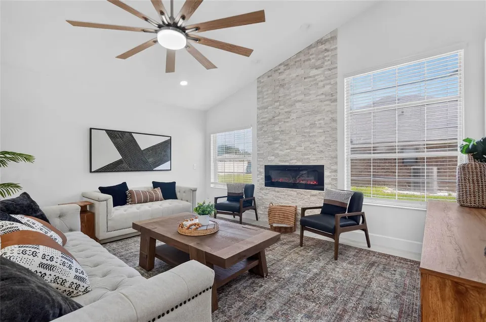 107 LINDSAY DR, photo 15