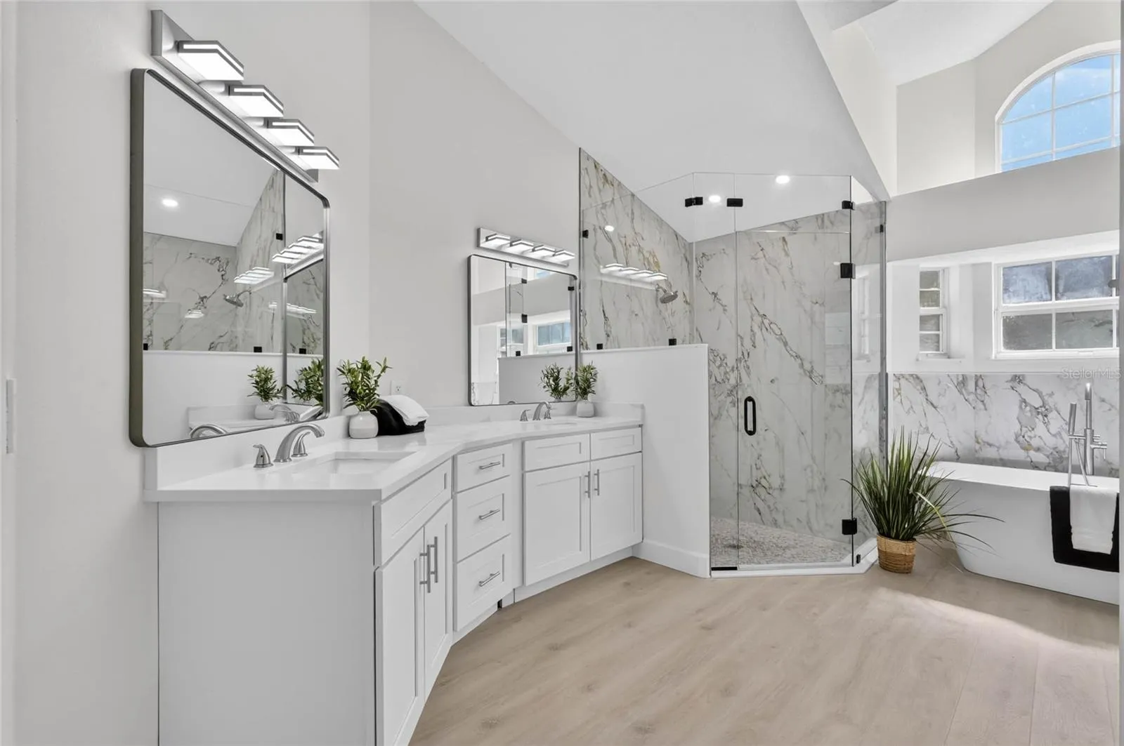 107 LINDSAY DR, photo 21
