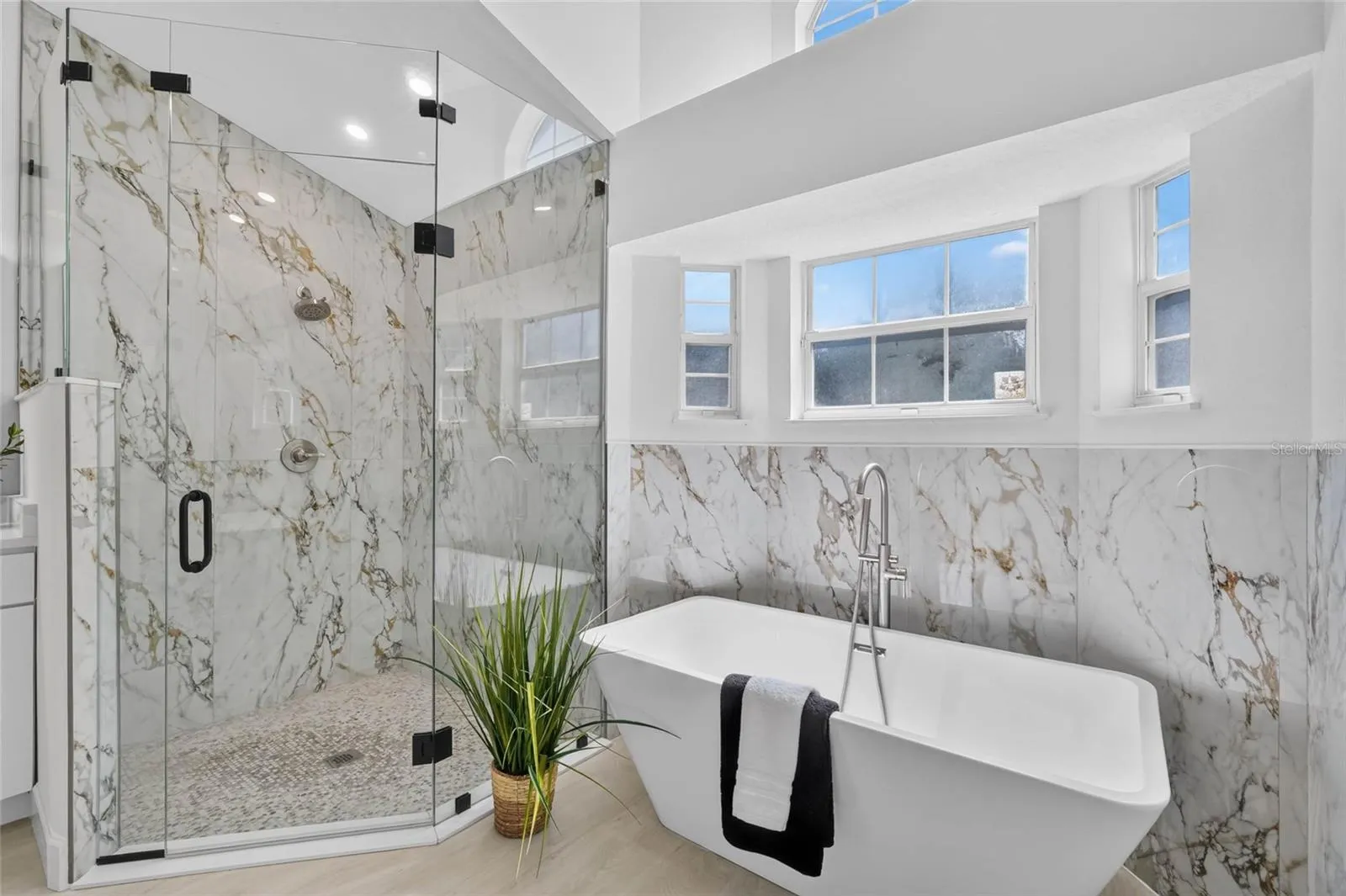 107 LINDSAY DR, photo 22