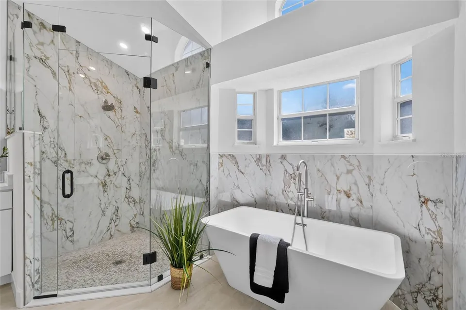 107 LINDSAY DR, photo 22