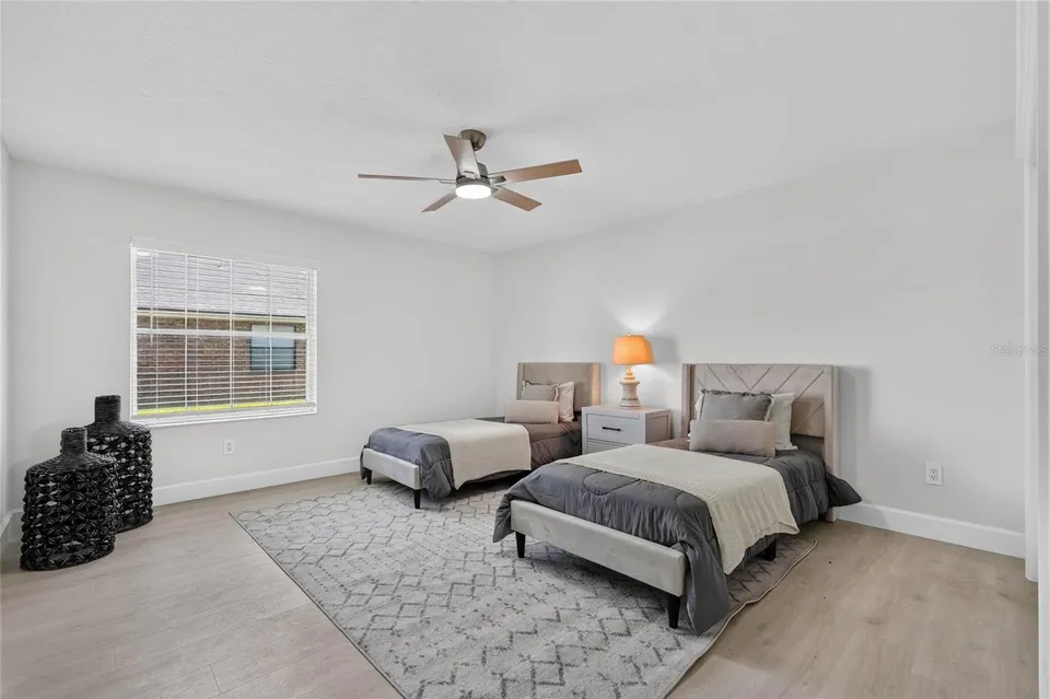 107 LINDSAY DR, photo 26