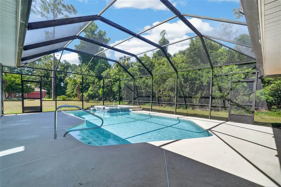 107 LINDSAY DR, photo 32