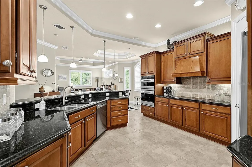 200 CEDAR CV #205, photo 6