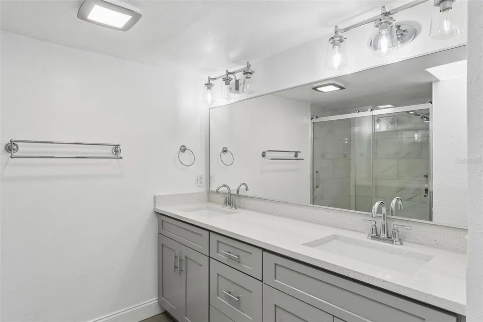 1100 DELANEY AVE #F500, photo 24