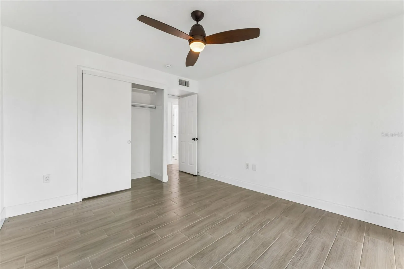 1100 DELANEY AVE #F500, photo 30