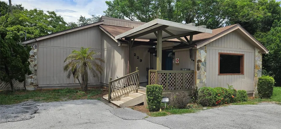 229 AVENUE K SE, photo 2