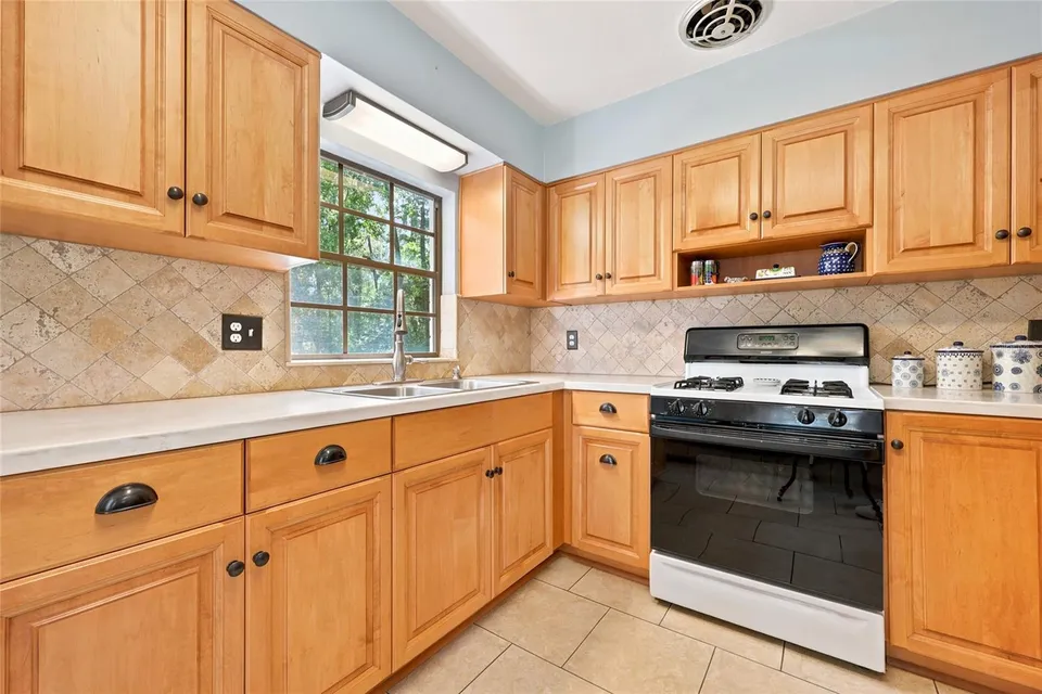 2817 NW 31ST AVE, photo 9